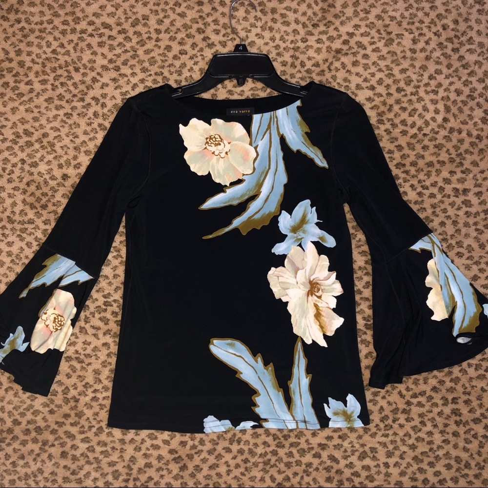 Eva Varro black top with print